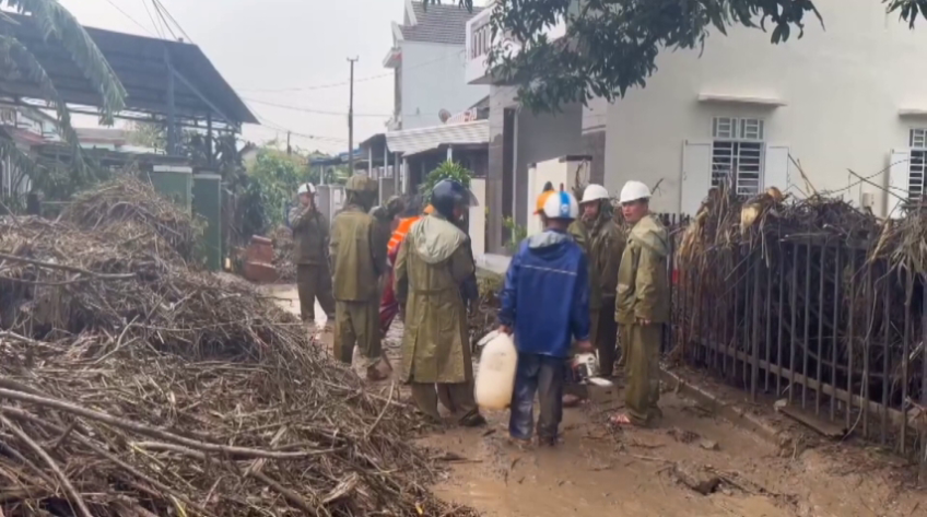 Số người chết do mưa lũ ở miền Trung tiếp tục tăng cao