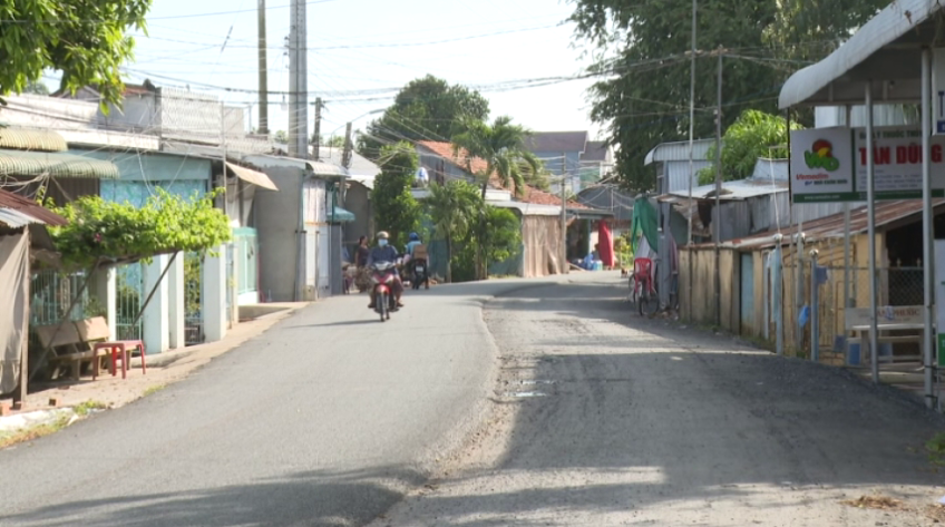 Nguy hiểm rình rập vì đường làm một bên, chừa một bên