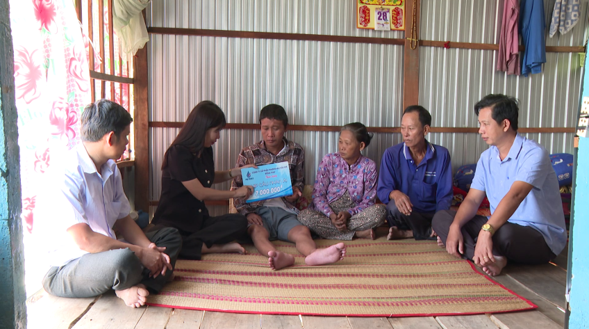 Nhịp cầu nhân ái - 02/12/2025: Giúp đỡ hoàn cảnh anh Nguyễn Văn Giới