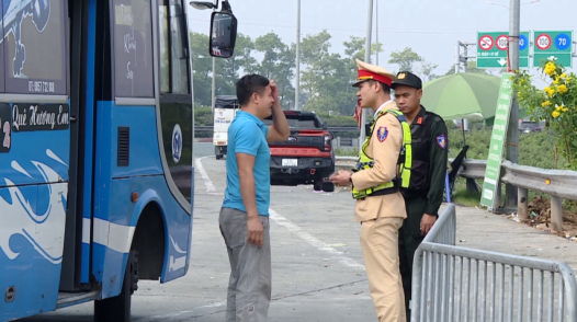 Phát hiện nhiều lỗi vi phạm của xe khách trá hình dạng hợp đồng