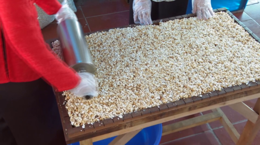 Những món quà lưu giữ vị quê