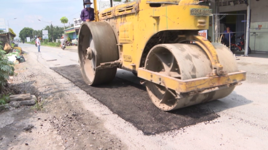 Đồng Tháp: Khắc phục hư hỏng trên tuyến đường tỉnh 878B