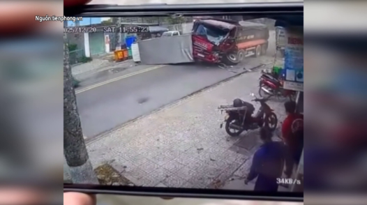 TP. HCM: Xe ben vượt ẩu gây tai nạn liên hoàn