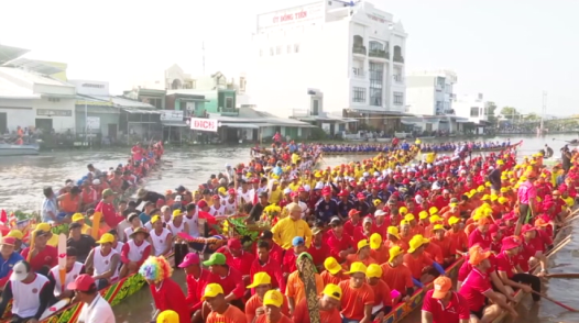 Sôi động giải đua ghe ngo Cà Mau năm 2025