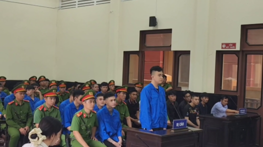 Đồng Tháp: Xét xử 31 bị cáo mang súng đi giải quyết mâu thuẫn