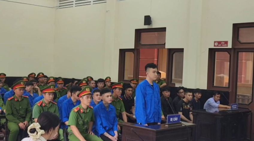 Đồng Tháp: Xét xử 31 bị cáo mang súng đi giải quyết mâu thuẫn