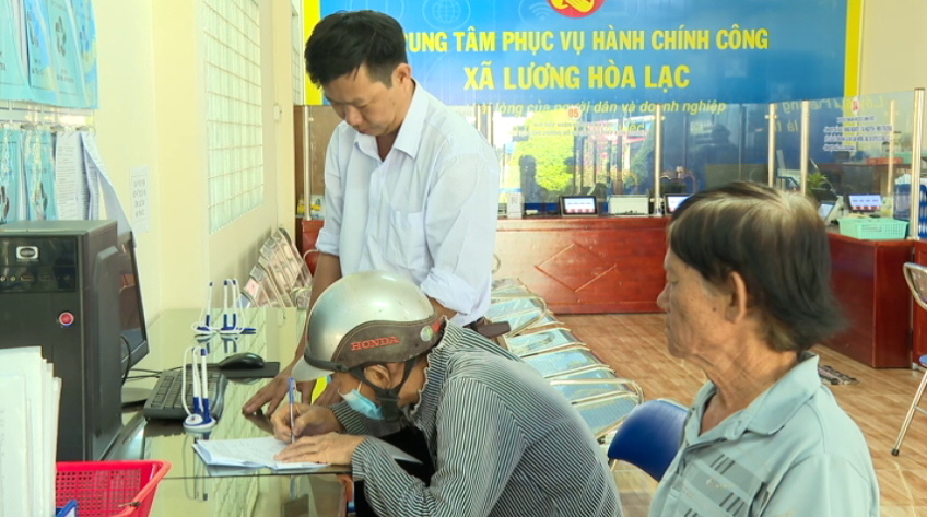 Thủ tướng: Chi trả gộp 2 tháng lương hưu, trợ cấp BHXH dịp Tết