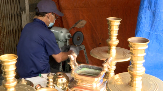 Chùi lư ngày Tết - Nét đẹp còn mãi