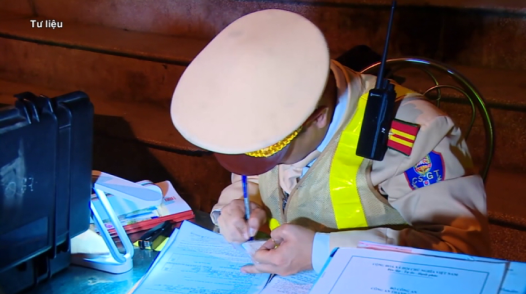 CSGT toàn quốc đồng loạt kiểm tra nồng độ cồn ngay mùng 1 Tết Bính Ngọ