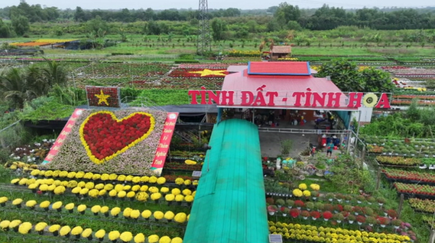 Ông Ngô Chí Cường - Ủy viên BCH Trung ương Đảng, Bí thư Tỉnh ủy Đồng Tháp xông đất làng hoa Sa Đéc