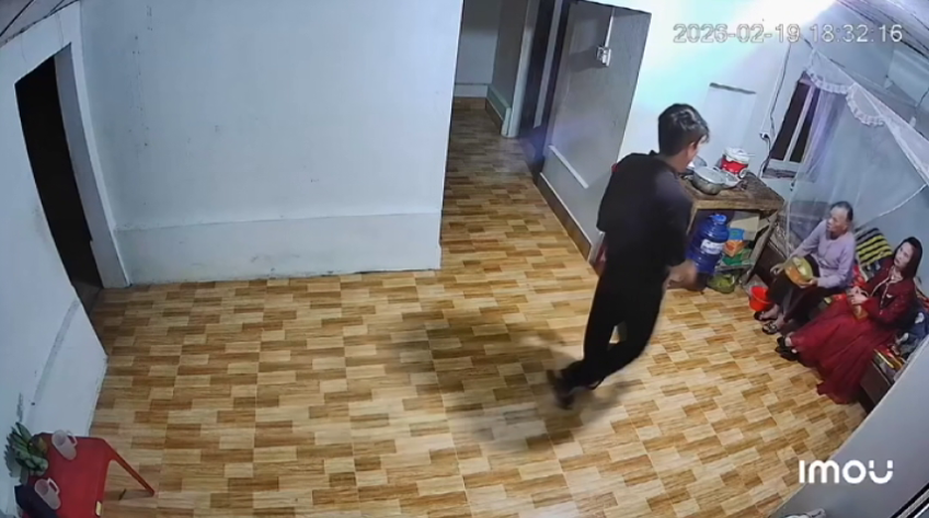 Nam thanh niên hành hung mẹ và chị gái bị triệu tập