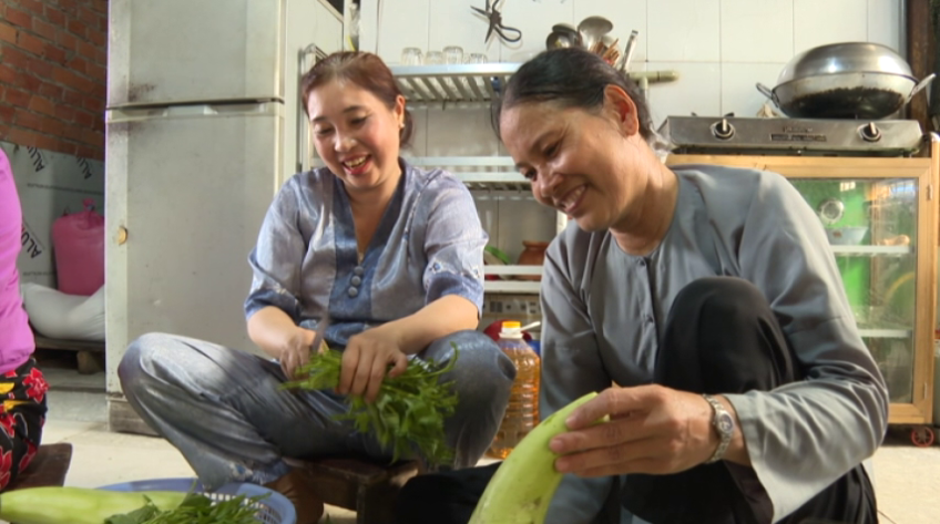 Lặng thầm giữ lửa yêu thương cho bếp ăn từ thiện
