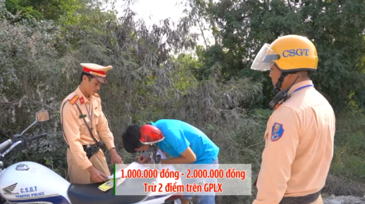 Xử phạt nhiều trường hợp gắn thêm đèn trên xe ô tô