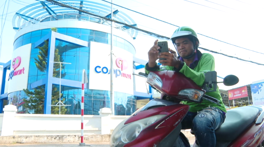 Xăng giảm...nhưng nỗi lo mưu sinh còn đó