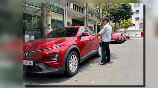 Thuê xe tự lái dịp lễ: Thừa xe xăng, thiếu xe điện