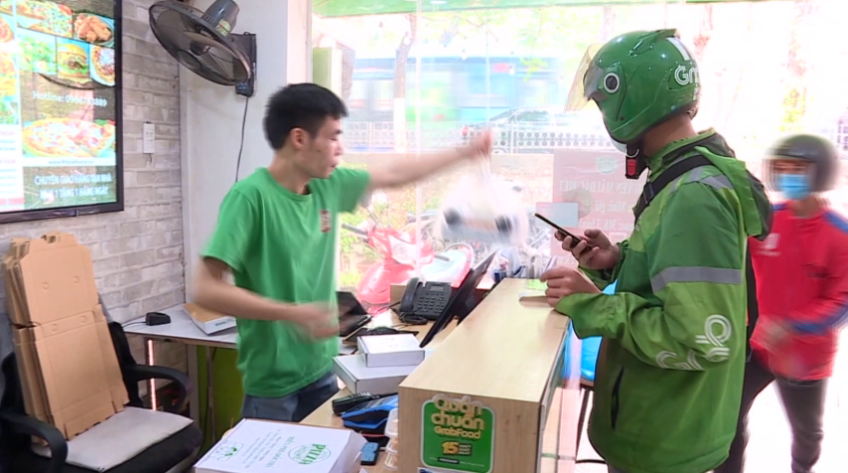 Grab điều chỉnh phụ phí từ ngày 28/4