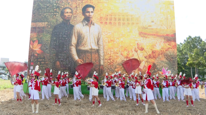 Chiêm ngưỡng tranh nghệ thuật ghép hình hoa sen đạt kỷ lục Việt Nam