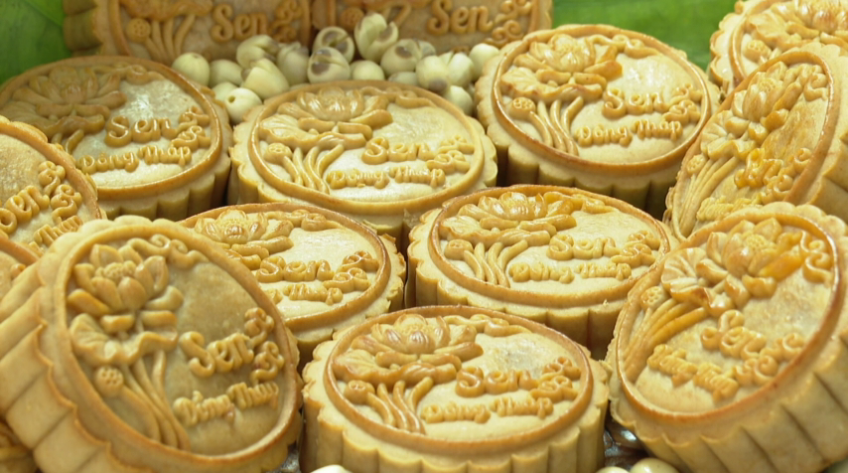 Bánh trung thu handmade mang hương sắc sen và xoài Đồng Tháp