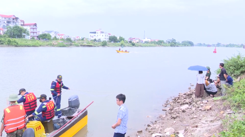 Nhảy xuống sông cứu người, thiếu tá quân đội cùng nạn nhân mất tích