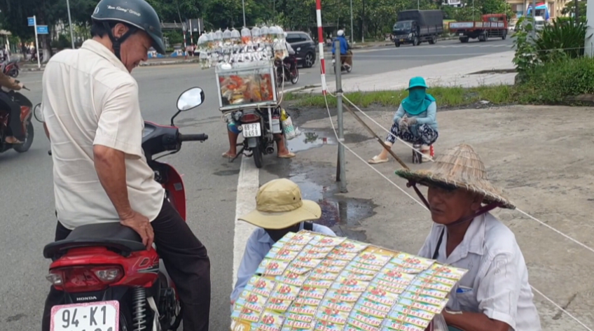 Mỗi năm người Việt chi hơn 100.000 tỷ đồng mua vé số