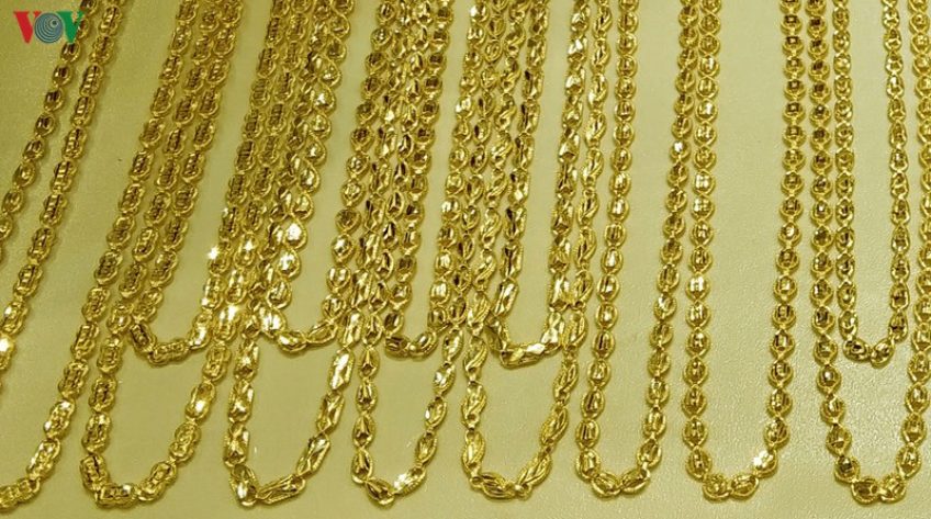 Giá vàng tăng mạnh, vượt mốc 44 triệu đồng/lượng