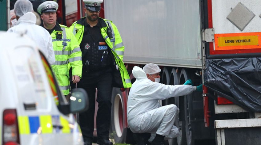 Cảnh sát tìm quốc tịch 39 người chết ở Anh từ điện thoại di động